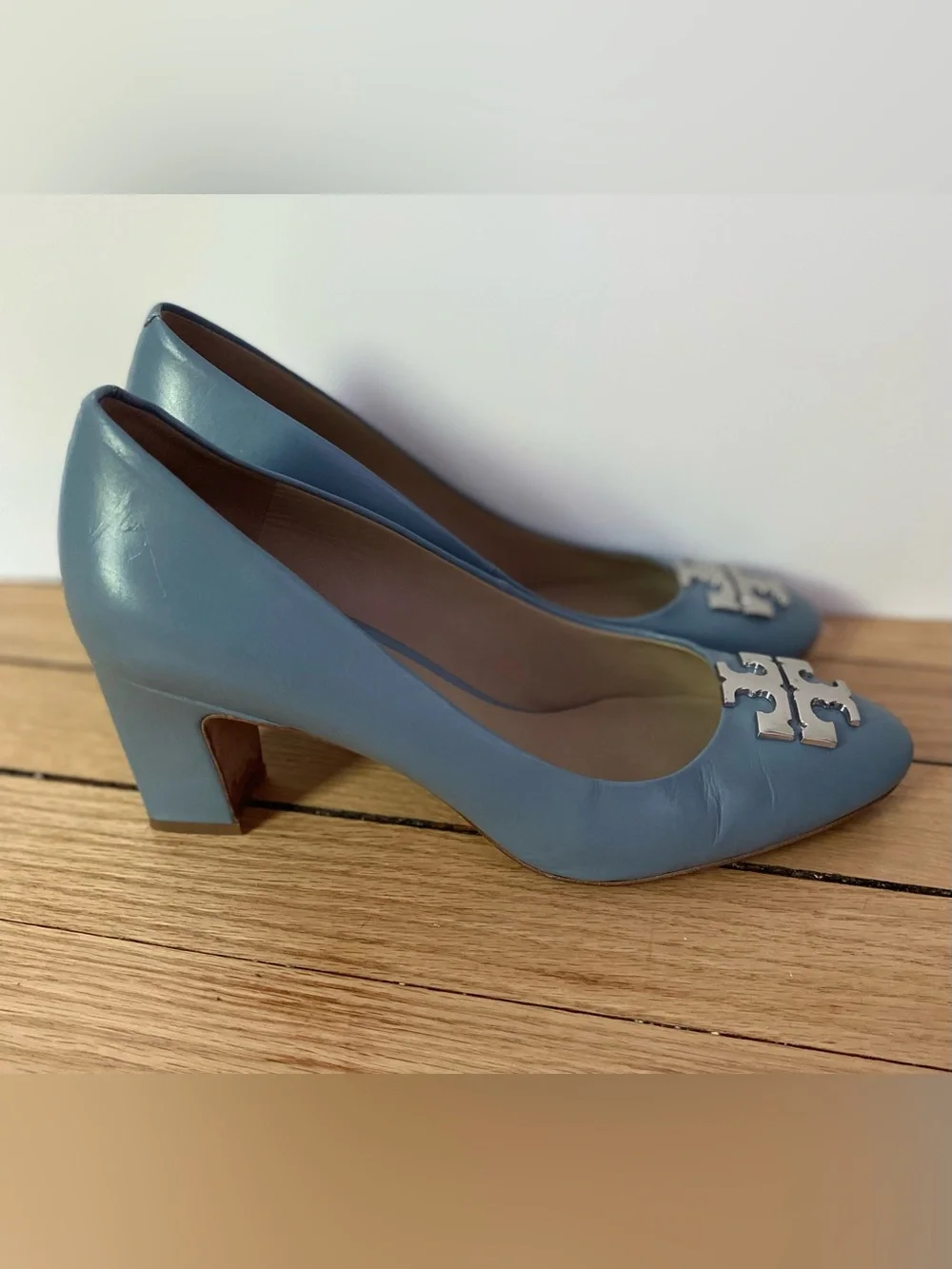 Tory Burch Pumps Womens 7.5 M Raleigh Leather Heels Logo Blue Designer Cinch Bag